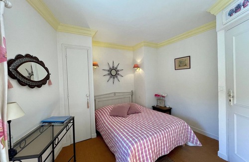 Lavaudieu Bed & Breakfast | Athelis Room - Cozy Upstairs for 2 in Lavaudieu