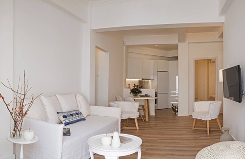 Platia Viktorias Apartment | Athenian Flart , 2 bdr flat, 3min from metro