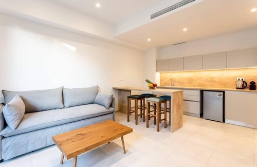 Dafni Apartment | Athens Grec Suites - Charm of Dafnis Haven