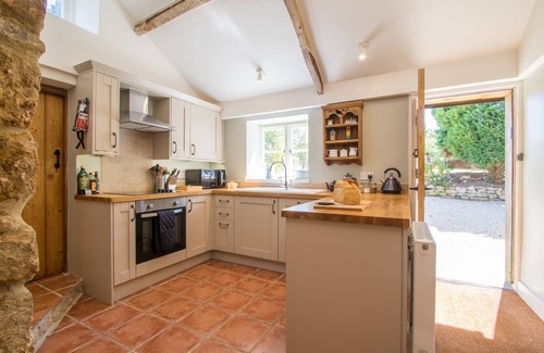 Ilminster Cottage | Atherstone Farm Cottage - charming thatched cottage, sleeps 4 guests in 2 rooms