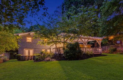 Decatur House | Atlanta's Luxe 6-Bedroom Haven
