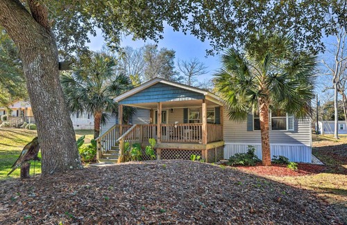 Atlantic Beach House | Atlantic Beach Home with Decks and Fire Pit
