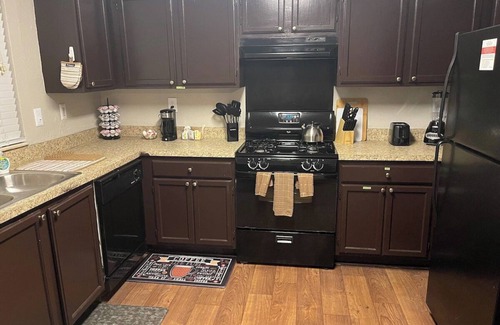 Sandy Springs Apartment | ATLGetaway Serenity’s Embrace/Free parking