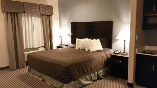 Three Rivers Hotel | Atria Inn & Suites