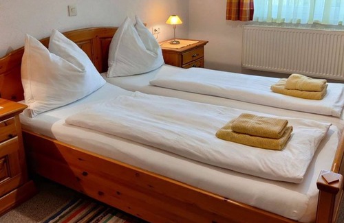 Sankt Georgen im Attergau Bed & Breakfast | Attersee - Frühstückspension Holzapfel