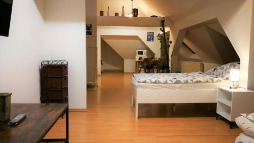 Oelsnitz/Erzgeb. Apartment | Attic Oelsnitz am Hegebach mit Netflix und Parkplatz Self Check-in