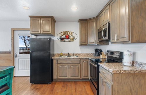South Pittsburg Cabin | Attitude Adjustment Cabin with hot tub, fire pit, & indoor pool!