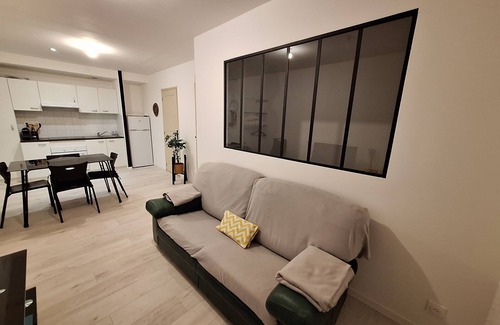 Saint-Jean-d'Angely Apartment | Attractive, renovated 2-room apartment by the lake