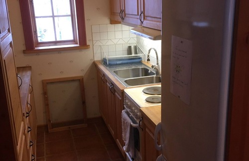 Mora House | Attractive timber lodge near lake beach