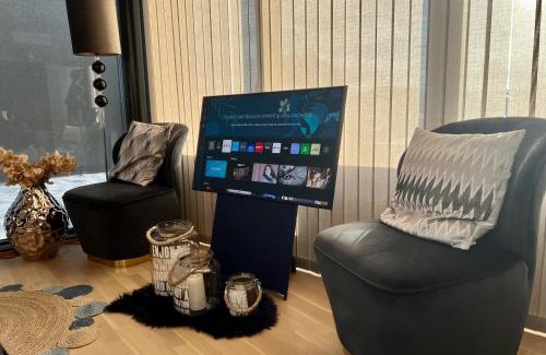 Nes Municipality House | Attraktiv & smart funkishytte på Nes Strandhager.