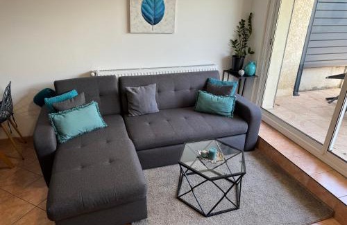Meyzieu Nord Ouest Apartment | Au calme dans maison en rez de jardin à 2,2 kms du Groupama stadium et salle LDLC Arena