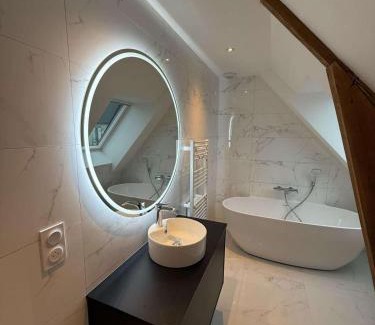 Huelgoat Apartment | Au coeur du chaos