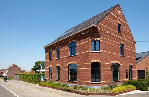 Roesbrugge-Haringe House | Au Coin Quatorze
