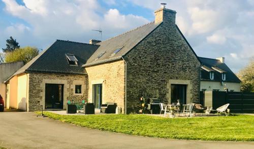 La Chapelle-Caro Bed & Breakfast | Au petit bonheur de Claire et Jo