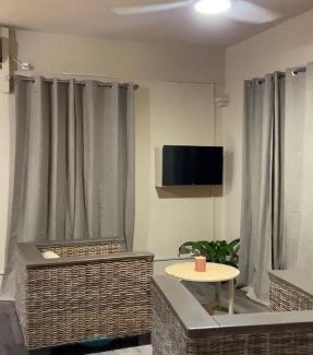 Remire Montjoly House | Au village