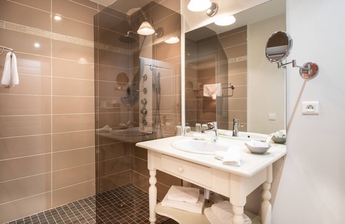 Savas Hotel | Auberge du Lac