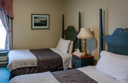 Knowlton Hotel | Auberge Lakeview Inn
