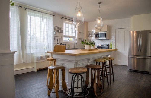 Jonquiere House | Auberge Québe Issime
