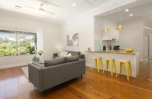 Auchenflower Apartment | Auchenflower, Tallywood Apt 1 - Pet Friendly/Family Friendly/Outdoor area/Pool