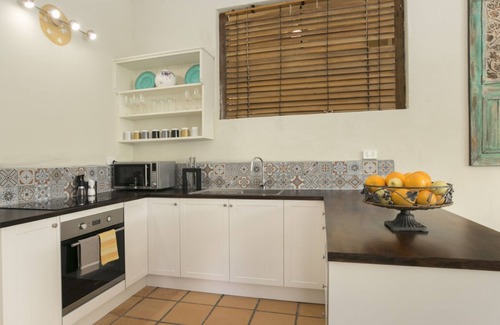 Auchenflower Apartment | Auchenflower, Tallywood Apt 3 - Pet Friendly/Family Friendly/Outdoor Area/Pool