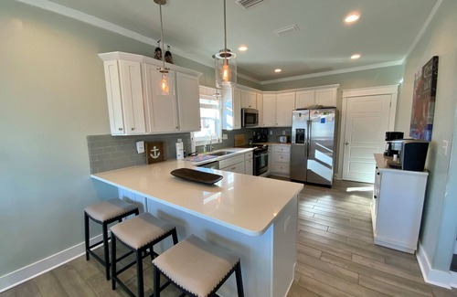 Morgantown House | Aug & Sept Discounted! Upscale Home - Pools & Tennis