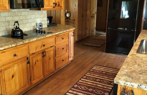 Cave Junction House | Augustino Vineyard Cowboy Cabin Cave Junction