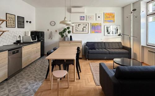 Idrija Apartment | Aumetz Square Apartment 2