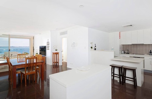 Shoal Bay House | Aura 2 apartment with Spectacular Views