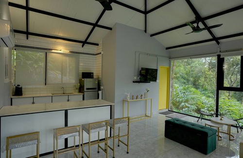 Elappara Villa | Aura Tree House Villa Farm