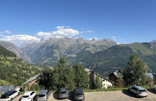 Auris Apartment | Auris en Oisans: Appart 4 pers, 250m pistes, balcon, parking gratuit, animaux admis - FR-1-297-339