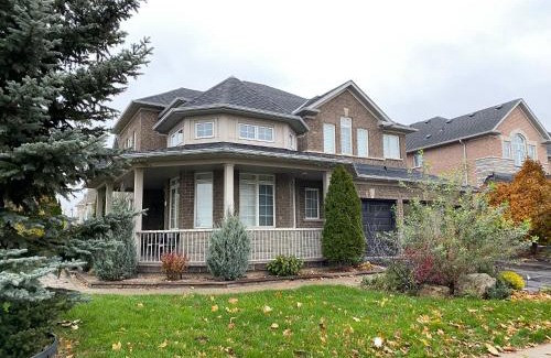 Aurora Villa | Aurora Executive Upscale Residence Three Bedrooms Three and Half Bathrooms