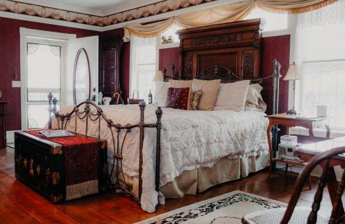 Stillwater Hotel | Aurora Staples Inn