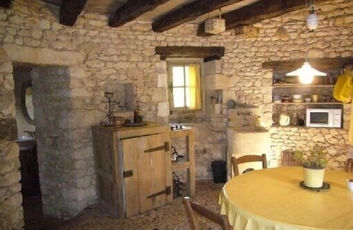 Savignac-de-Miremont Cottage | Authentic 'Borie of Le Cause' stone -built and roofed in Périgord Noir