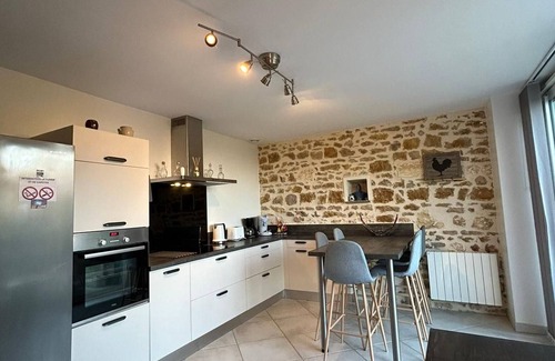 Nohant-Vic Cottage | Authentic Charm in Berry, 11 Pax, Garden and Wifi