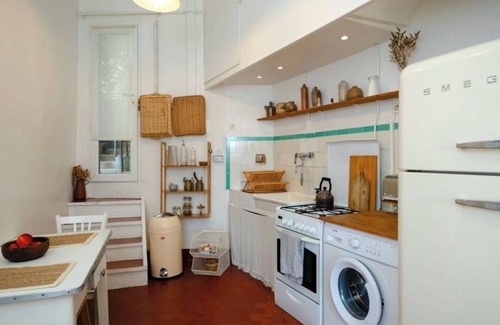 Saint-Lambert Apartment | Authentic Fisherman’s Cottage in Central Marseille - 5min from the beach!