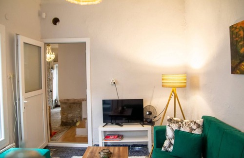Konak Apartment | Authentic House near Popular Attractions in Izmir