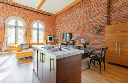 Vieux-Quebec-Cap-Blanc-colline Parlementaire Condo | Authentic loft for family of 4 in the heart of Old Quebec