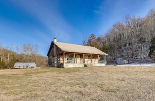 Pineville House | Authentic Log Cabin in Pineville about 2 Mi to River!