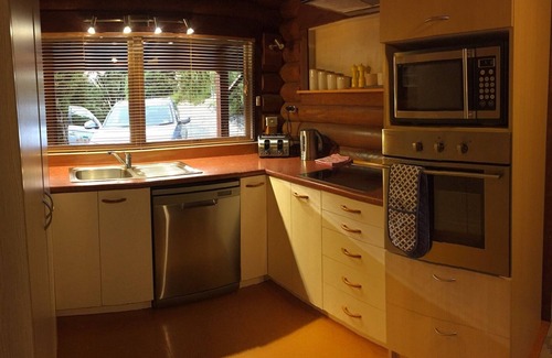 Mt Lyford Cabin | Authentic log chalet serene and secluded with outdoor spa