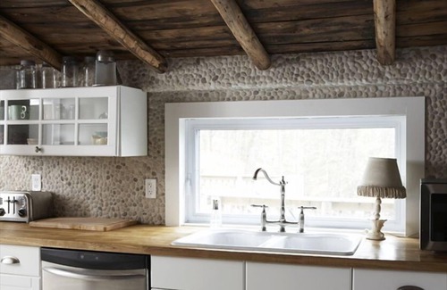 Baysville Cottage | Authentic Waterfront 1935 Muskoka Log Cabin with All the Comforts of Home