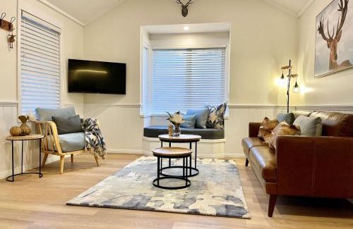 Bright House | Autumn Beauty - Alpine Cottage 5