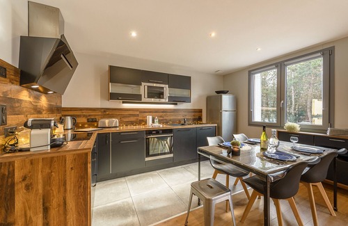 Annecy Apartment | Aux Portes de l'Imperial, 1st floor, 4pax