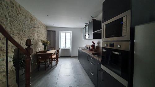 Ceyzerieu House | Aux Portes Du Marais