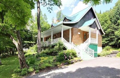 Lac-Megantic Ski Chalet | Aux Retrouvailles spa à l'année