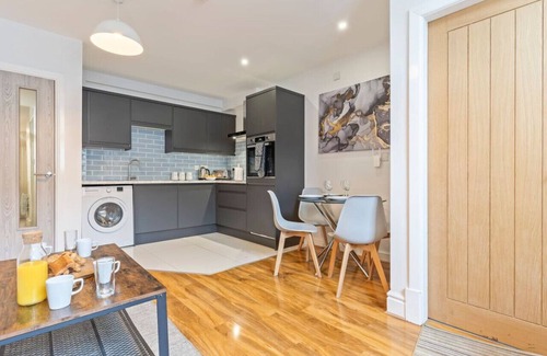 Tunstall Apartment | Ava's City Stay: Near Waterworld!