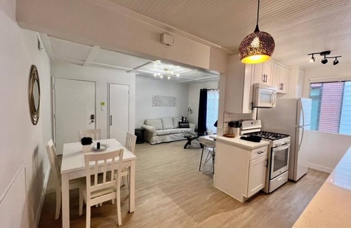 Beverly Grove Apartment | Available June 13th Weho 1+1 - Walk to Cedars-Sinai and Melrose Place