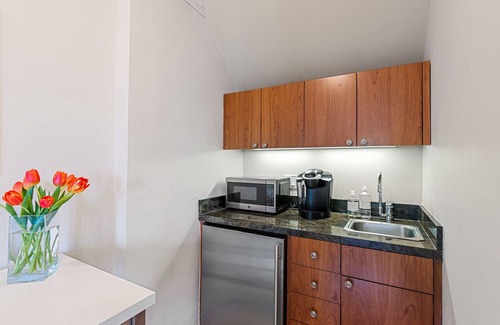 Russian Hill Apartment | AVAILABLE TODAY! SPECIAL FALL PRICING: 50+ FIVE STAR REVIEWS!