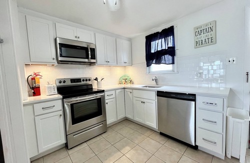 Avalon Condo | Avalon BEACH BLOCK 2 Bedroom Condo with POOL East Unit/Sleeps 4