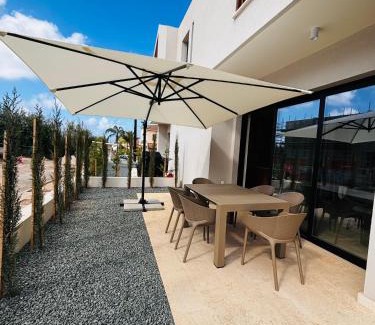 Emba Villa | Avalon Gardens Pink&Blue Villa with swimming pools sauna restaurant gym