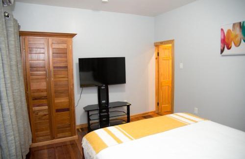 Georgetown Apartment | Avalon Regia 3 Bedroom Upstairs Apartment